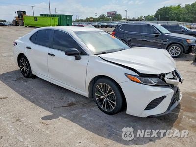 Czwarte zdjęcie samochodu z boku: 2020 TOYOTA CAMRY SE VIN:4T1G11AK7LU357850 - miniatura
