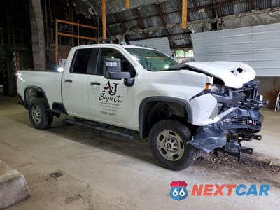 Czwarte zdjęcie samochodu z boku: 2021 CHEVROLET SILVERADO K2500 HEAVY DUTY VIN:1GC5YLE71MF216464 - miniatura