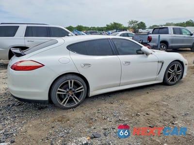 Trzecie zdjęcie samochodu z tyłu: 2013 PORSCHE PANAMERA 2 VIN:WP0AA2A78DL016816 - miniatura