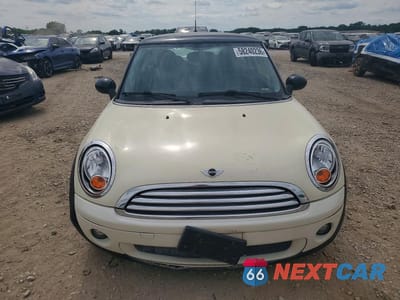 Piąte zdjęcie samochodu w środku: 2009 MINI COOPER VIN:WMWMF33549TW74251 - miniatura