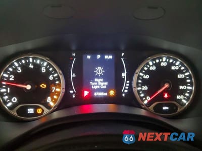 Zdjęcie 9 z 13 samochodu: 2018 JEEP RENEGADE LATITUDE VIN:ZACCJBBB7JPG91124 - miniatura