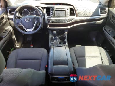 Zdjęcie 8 z 13 samochodu: 2017 TOYOTA HIGHLANDER LE VIN:5TDBZRFH7HS467148 - miniatura