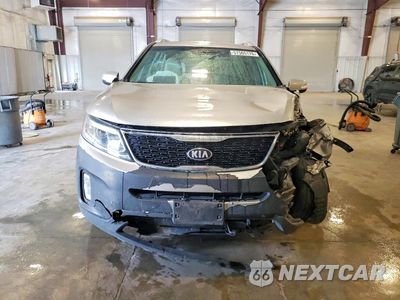 Piąte zdjęcie samochodu w środku: 2014 KIA SORENTO LX VIN:5XYKTCA68EG515110 - miniatura