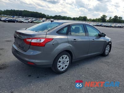 Trzecie zdjęcie samochodu z tyłu: 2012 FORD FOCUS SE VIN:1FAHP3F27CL137373 - miniatura