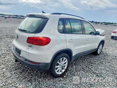 Trzecie zdjęcie samochodu z tyłu: 2017 VOLKSWAGEN TIGUAN S VIN:WVGBV7AX7HK048525 - miniatura