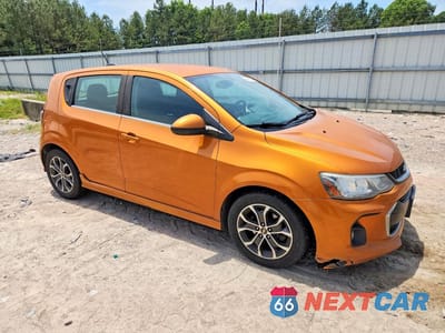 Czwarte zdjęcie samochodu z boku: 2017 CHEVROLET SONIC LT VIN:1G1JD6SH1H4125732 - miniatura