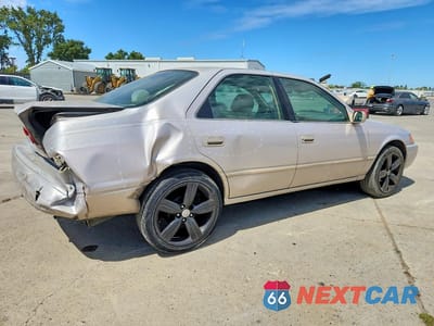 Trzecie zdjęcie samochodu z tyłu: 1997 TOYOTA CAMRY LE VIN:4T1BG22K8VU750644 - miniatura