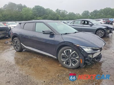 Czwarte zdjęcie samochodu z boku: 2023 KIA EV6 WIND VIN:KNDC34LA0P5128770 - miniatura
