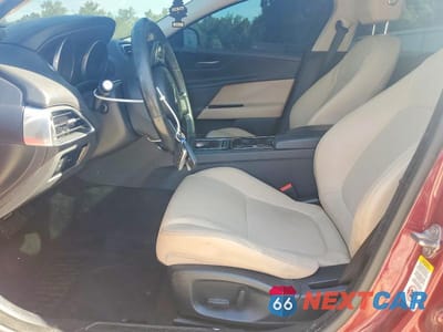 Zdjęcie 7 z 12 samochodu: 2017 JAGUAR XE VIN:SAJAR4BG4HA974230 - miniatura