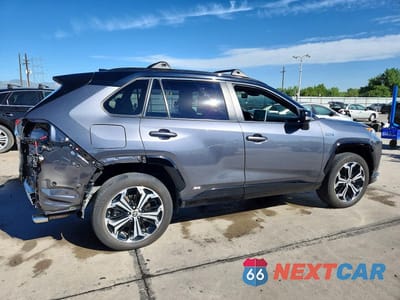 Trzecie zdjęcie samochodu z tyłu: 2021 TOYOTA RAV4 PRIME XSE VIN:JTMFB3FV2MD035758 - miniatura