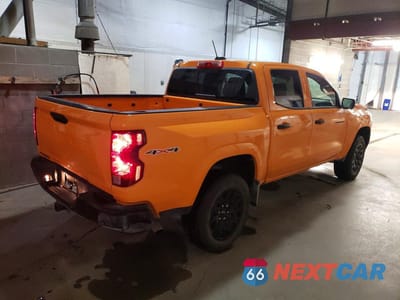 Trzecie zdjęcie samochodu z tyłu: 2025 CHEVROLET COLORADO VIN:1GCPTBEKXS1215345 - miniatura