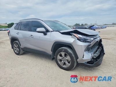 Czwarte zdjęcie samochodu z boku: 2024 TOYOTA RAV4 XLE VIN:2T3W1RFV4RC281695 - miniatura