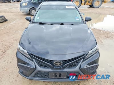 Piąte zdjęcie samochodu w środku: 2022 TOYOTA CAMRY HYBRID NIGHTSH VIN:4T1G11AK5NU710816 - miniatura