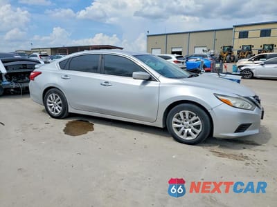 Czwarte zdjęcie samochodu z boku: 2017 NISSAN ALTIMA 2.5 S VIN:1N4AL3AP0HN352749 - miniatura