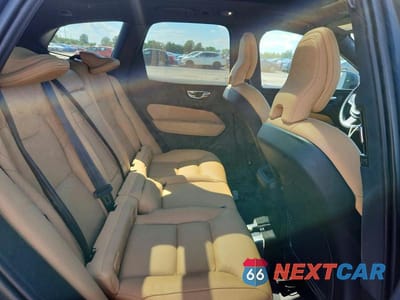 Zdjęcie 10 z 12 samochodu: 2020 VOLVO XC60 T5 MOMENTUM VIN:YV4102RK4L1580711 - miniatura