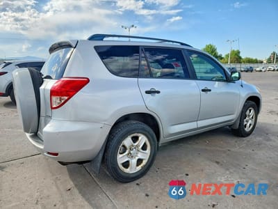 Trzecie zdjęcie samochodu z tyłu: 2007 TOYOTA RAV4 BASE VIN:JTMBD33V575074663 - miniatura