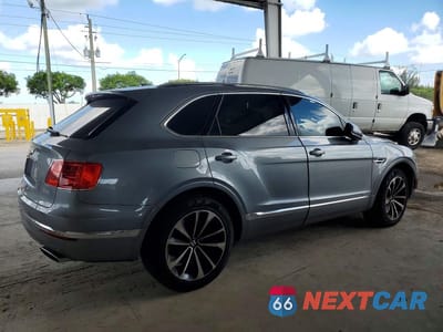 Trzecie zdjęcie samochodu z tyłu: 2018 BENTLEY BENTAYGA VIN:SJAAC2ZV6JC017814 - miniatura