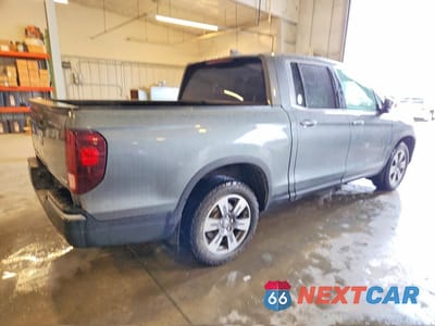 Trzecie zdjęcie samochodu z tyłu: 2018 HONDA RIDGELINE RTL VIN:5FPYK3F65JB001424 - miniatura
