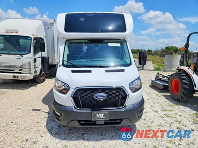 Piąte zdjęcie samochodu w środku: 2023 FORD TRANSIT SHUTTLE BUS VIN:1FDEU6PG5PKB29796 - miniatura