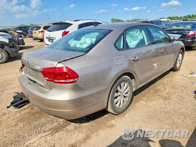 Trzecie zdjęcie samochodu z tyłu: 2015 VOLKSWAGEN PASSAT S VIN:1VWAT7A30FC081387 - miniatura
