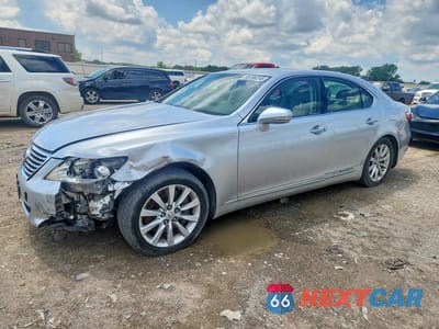 2010 LEXUS LS 460 JTHCL5EF2A5008098 - główne zdjęcie licytacji z USA - miniatura