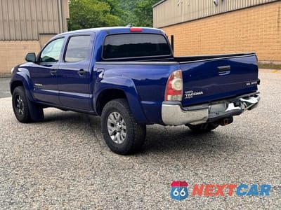 Trzecie zdjęcie samochodu z tyłu: 2015 TOYOTA TACOMA V6 VIN:3TMLU4EN6FM200996 - miniatura