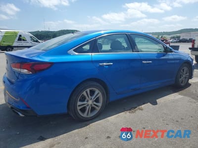 Trzecie zdjęcie samochodu z tyłu: 2018 HYUNDAI SONATA SPORT VIN:5NPE34AF8JH647743 - miniatura