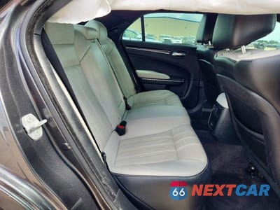 Zdjęcie 10 z 12 samochodu: 2018 CHRYSLER 300 S VIN:2C3CCABG8JH142988 - miniatura