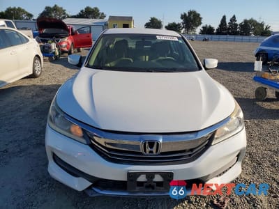 Piąte zdjęcie samochodu w środku: 2017 HONDA ACCORD LX VIN:1HGCR2F33HA224449 - miniatura
