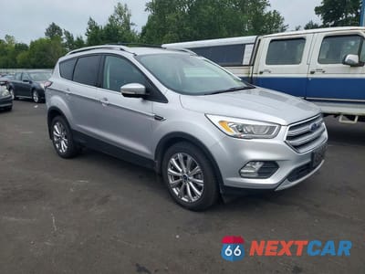 Czwarte zdjęcie samochodu z boku: 2017 FORD ESCAPE TITANIUM VIN:1FMCU9J90HUA51307 - miniatura