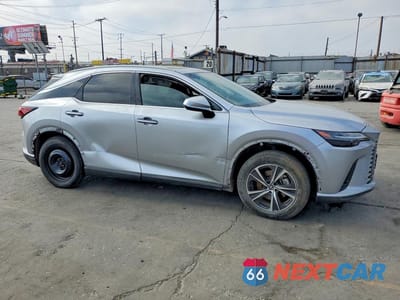 Czwarte zdjęcie samochodu z boku: 2023 LEXUS RX 350 BASE VIN:2T2BAMCA7PC038404 - miniatura