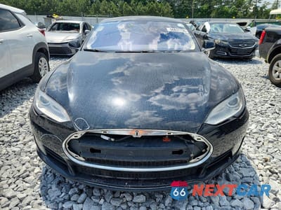 Piąte zdjęcie samochodu w środku: 2013 TESLA MODEL S VIN:5YJSA1CG9DFP07786 - miniatura