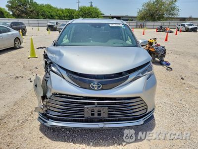 Piąte zdjęcie samochodu w środku: 2021 TOYOTA SIENNA PLATINUM 7-PASSENGER VIN:5TDESKFC0MS037596 - miniatura