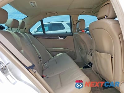 Zdjęcie 10 z 12 samochodu: 2013 MERCEDES-BENZ C 250 VIN:WDDGF4HB6DR287619 - miniatura