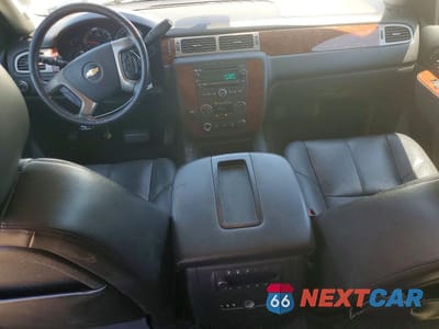 Zdjęcie 8 z 14 samochodu: 2013 CHEVROLET SUBURBAN C1500 LT VIN:1GNSCJE01DR230492 - miniatura