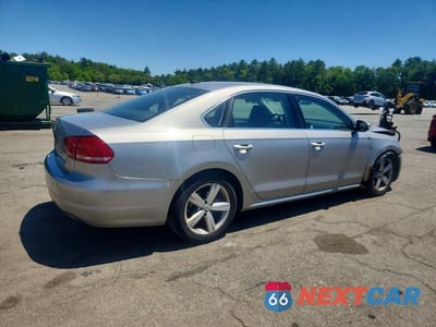 Trzecie zdjęcie samochodu z tyłu: 2012 VOLKSWAGEN PASSAT SE VIN:1VWBP7A36CC064761 - miniatura