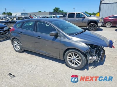 Czwarte zdjęcie samochodu z boku: 2018 FORD FOCUS VIN:1FADP3K28JL301585 - miniatura