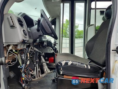 Zdjęcie 7 z 12 samochodu: 2019 FORD E450 SHUTTLE BUS VIN:1FDFE4FS5KDC61188 - miniatura