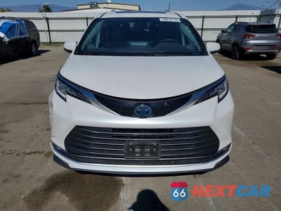 Piąte zdjęcie samochodu w środku: 2023 TOYOTA SIENNA LIMITED 7-PASSENGER VIN:5TDZRKEC9PS157450 - miniatura