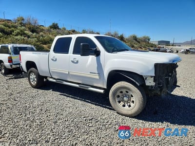 Czwarte zdjęcie samochodu z boku: 2012 GMC SIERRA K2500 SLT VIN:1GT121C89CF238081 - miniatura