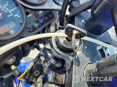 Zdjęcie 8 z 9 samochodu: 2001 YAMAHA FZS10 VIN:JYARN07E91A001519 - miniatura