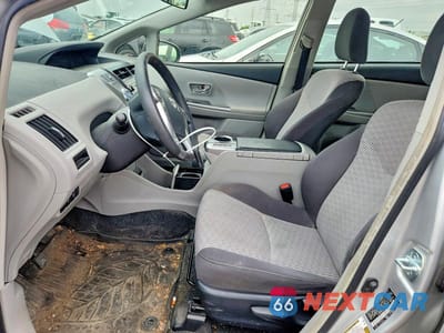 Zdjęcie 7 z 12 samochodu: 2017 TOYOTA PRIUS V TWO VIN:JTDZN3EUXHJ064400 - miniatura