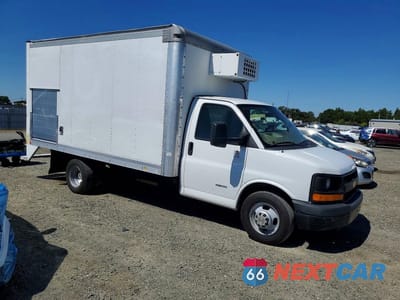 Czwarte zdjęcie samochodu z boku: 2015 CHEVROLET EXPRESS G4500 VIN:1GB6G5CG9F1127042 - miniatura