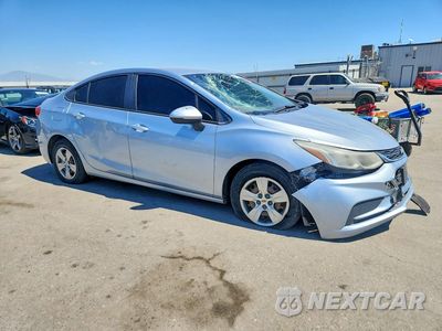 Czwarte zdjęcie samochodu z boku: 2018 CHEVROLET CRUZE LS VIN:1G1BC5SM1J7174660 - miniatura