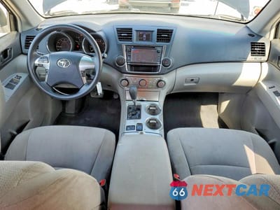 Zdjęcie 8 z 13 samochodu: 2013 TOYOTA HIGHLANDER BASE VIN:5TDBK3EH6DS218658 - miniatura