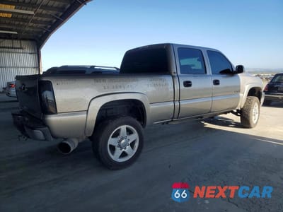 Trzecie zdjęcie samochodu z tyłu: 2002 CHEVROLET SILVERADO K2500 HEAVY DUTY VIN:1GCHK23102F108406 - miniatura