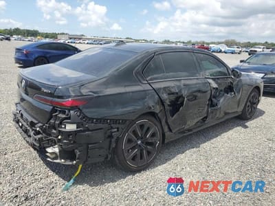 Trzecie zdjęcie samochodu z tyłu: 2026 BMW 760 XI VIN:WBA33EJ08TCX42873 - miniatura