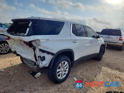 Trzecie zdjęcie samochodu z tyłu: 2021 CHEVROLET TRAVERSE LS VIN:1GNERFKW5MJ232357 - miniatura