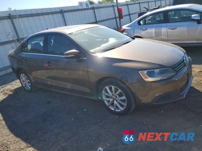 Czwarte zdjęcie samochodu z boku: 2014 VOLKSWAGEN JETTA SE VIN:3VWD17AJ7EM322148 - miniatura