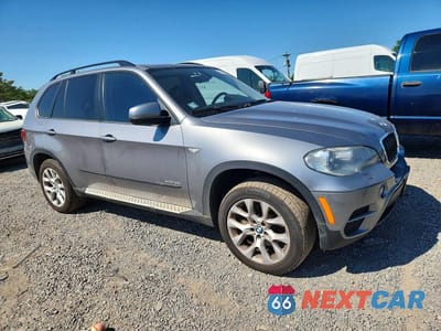 Czwarte zdjęcie samochodu z boku: 2011 BMW X5 XDRIVE35I VIN:5UXZV4C5XBL402048 - miniatura